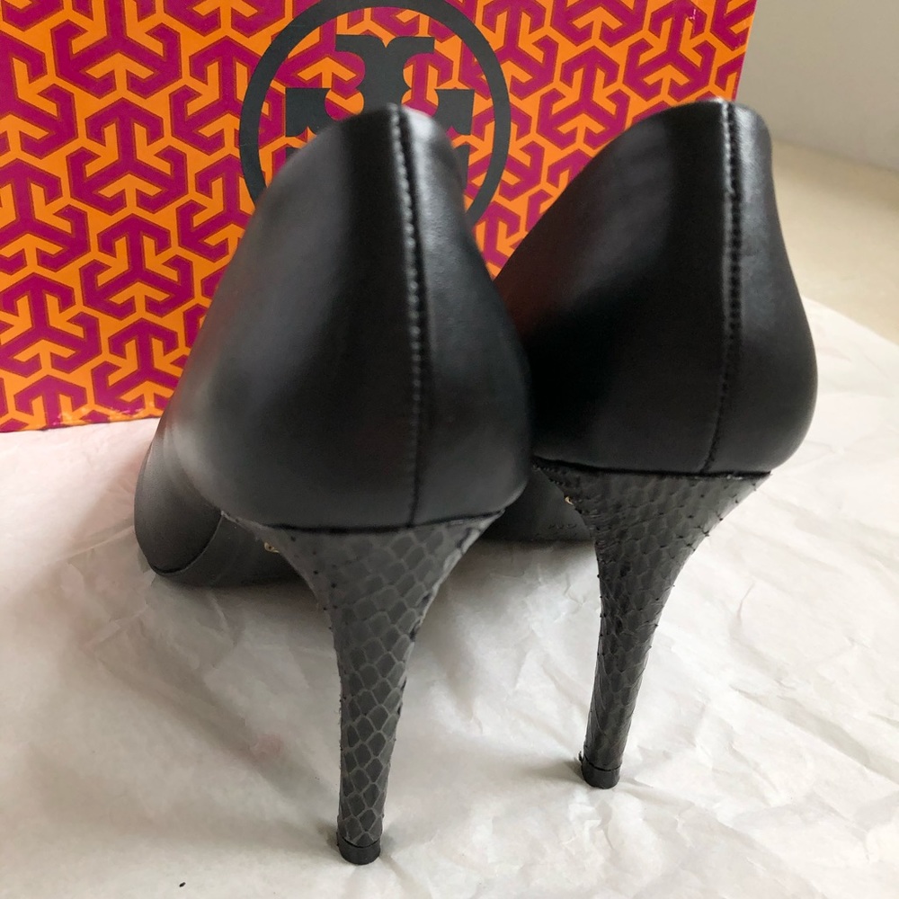 [Pre-loved] Tory Burch Mabel Black Leather Pumps - Picture 5 of 8